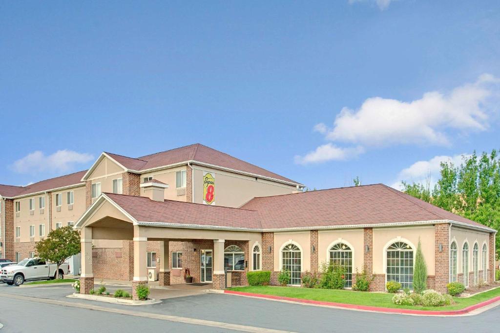 Royal Inn Airport image