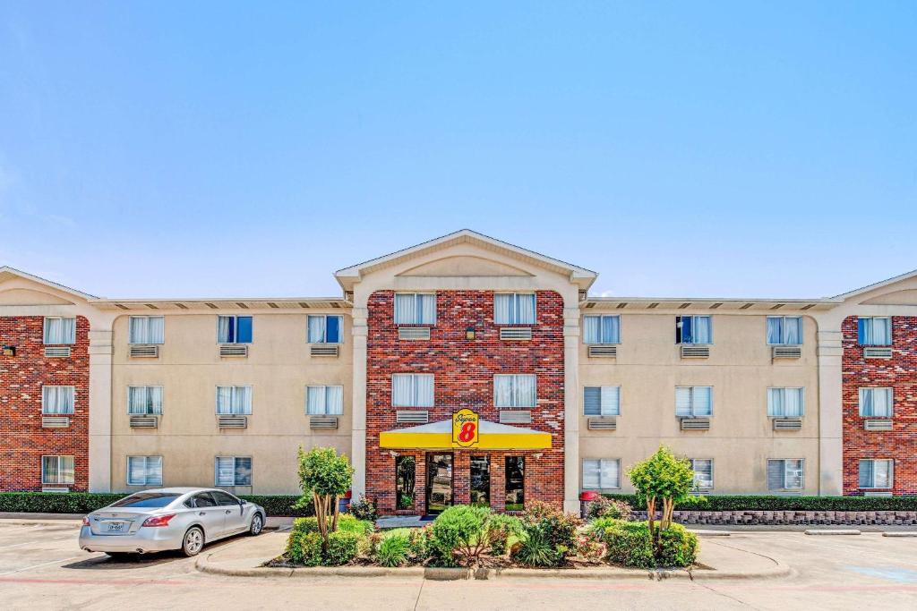 Super 8 by Wyndham McKinney/Plano Area image