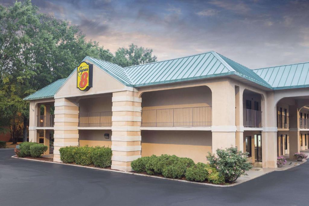 Super 8 by Wyndham Decatur/Lithonia/Atl Area image