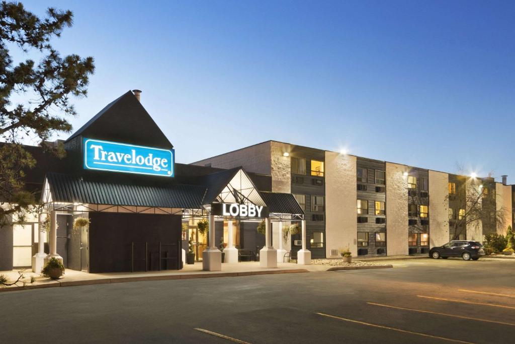 Travelodge by Wyndham Edmonton South photo 1