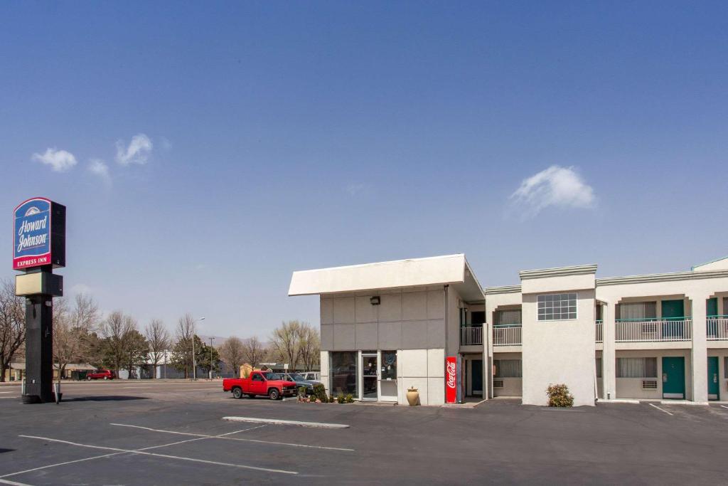 Howard Johnson by Wyndham Colorado Springs image