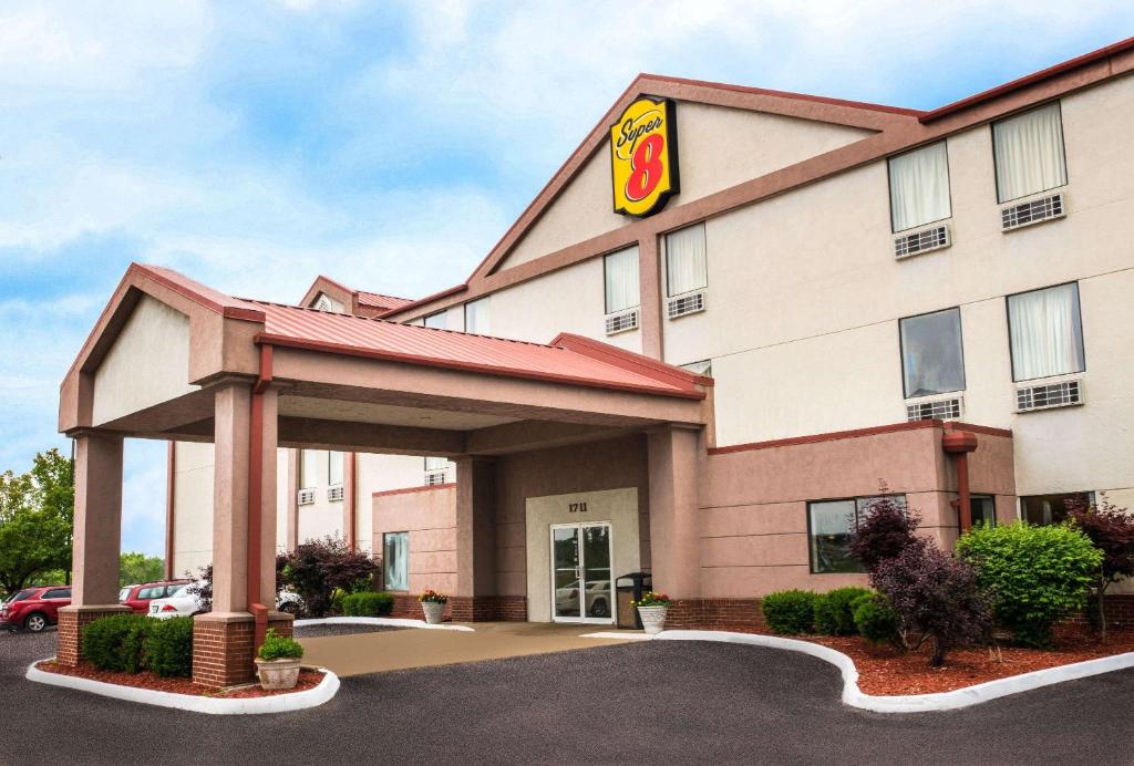 Super 8 by Wyndham Pevely image