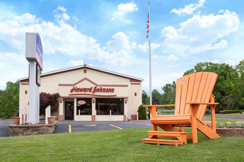 Howard Johnson by Wyndham Hartford South – Rocky Hill image