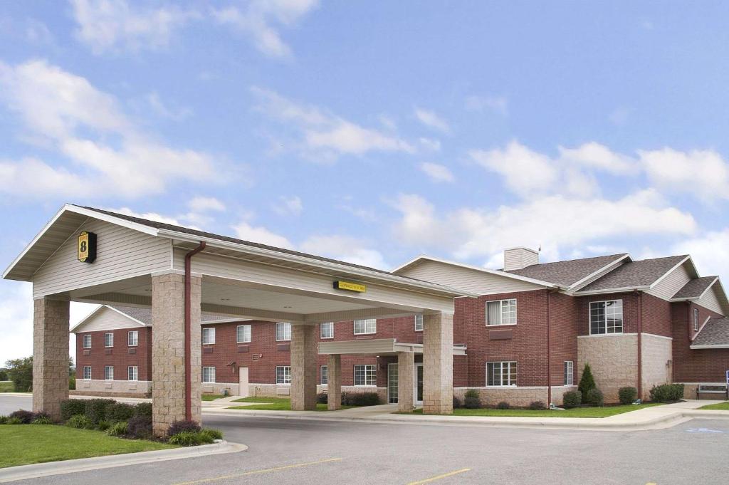 Super 8 by Wyndham Ava image