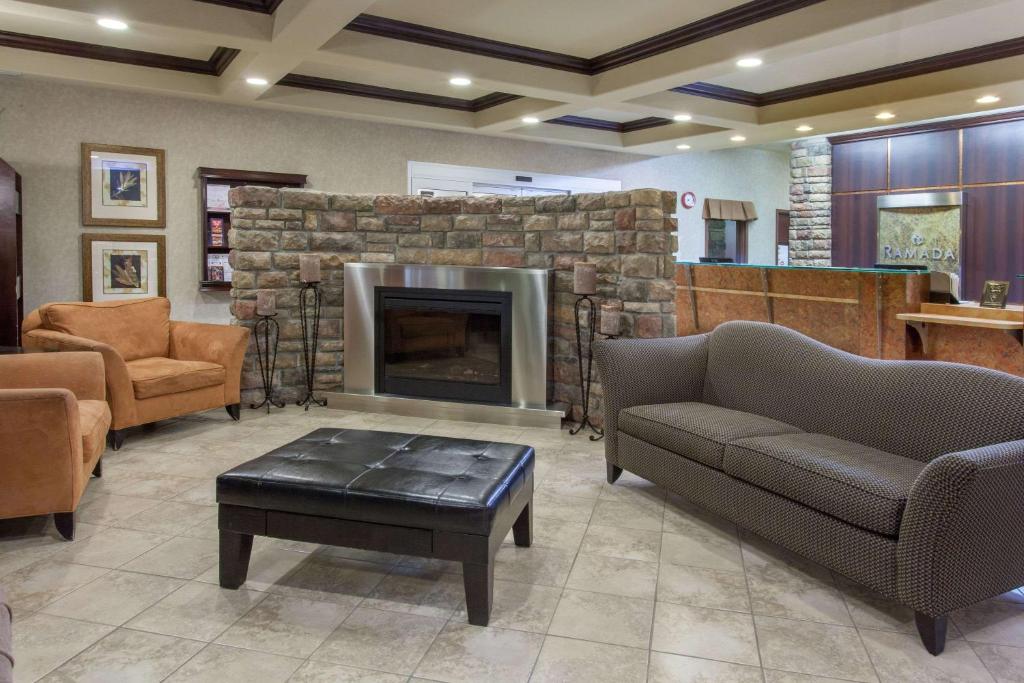 Ramada by Wyndham Camrose photo 1