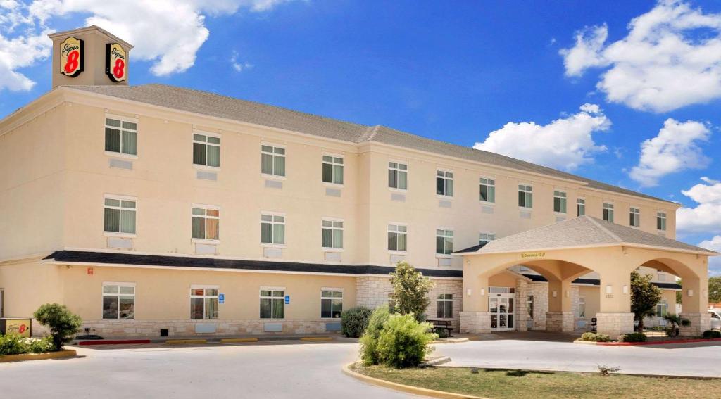 Super 8 by Wyndham Odessa TX image