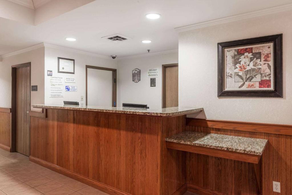 Super 8 by Wyndham St Robert Ft Leonard Wood Area photo 2