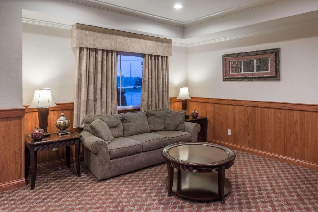 Super 8 by Wyndham St Robert Ft Leonard Wood Area photo 1