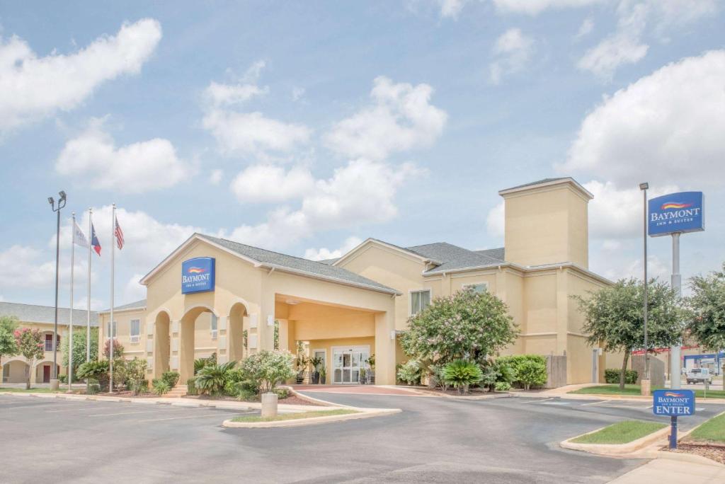 Baymont by Wyndham Pearsall image
