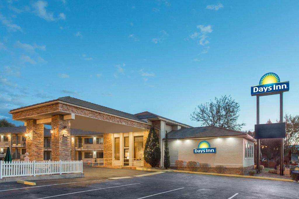 Days Inn by Wyndham Grand Junction photo 2