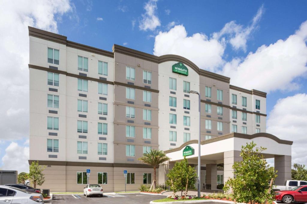 Wingate By Wyndham Miami Airport image