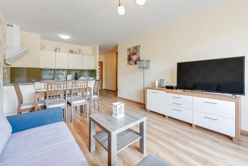 Апартаменты (Представительские апартаменты с 2 спальнями, балконом и парковкой), Angielska Grobla Apartinfo Apartments