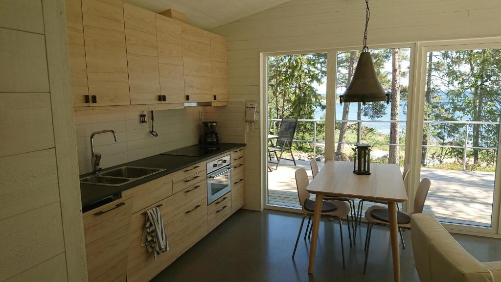 Kvarnsands Strandstugor / Kvarnsand Beach Lodges photo 2
