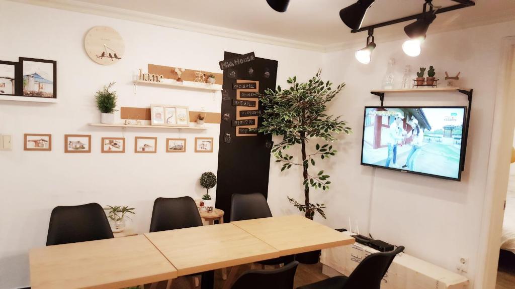 Hongdae Mainstreet Two Room House photo 1
