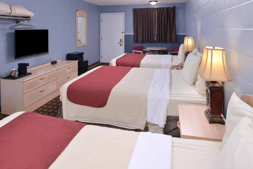 Americas Best Value Inn & Suites Branson - Near The Strip photo 1