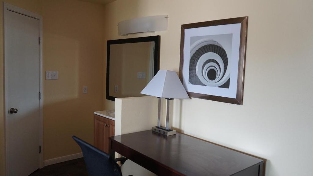 Village Motor Inn photo 4