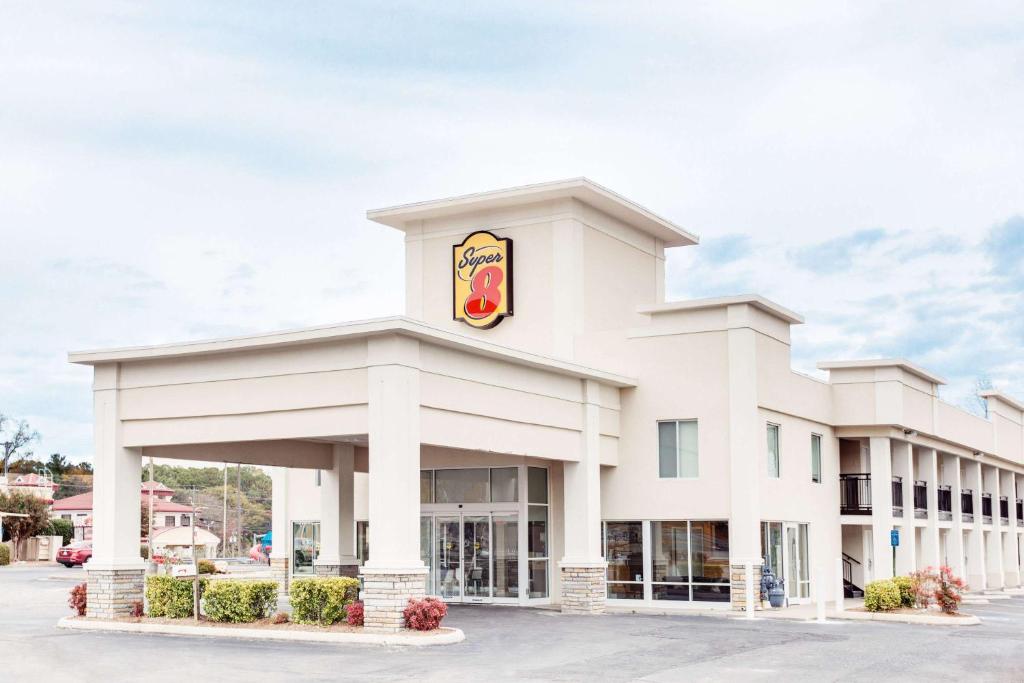 Super 8 by Wyndham Dalton image