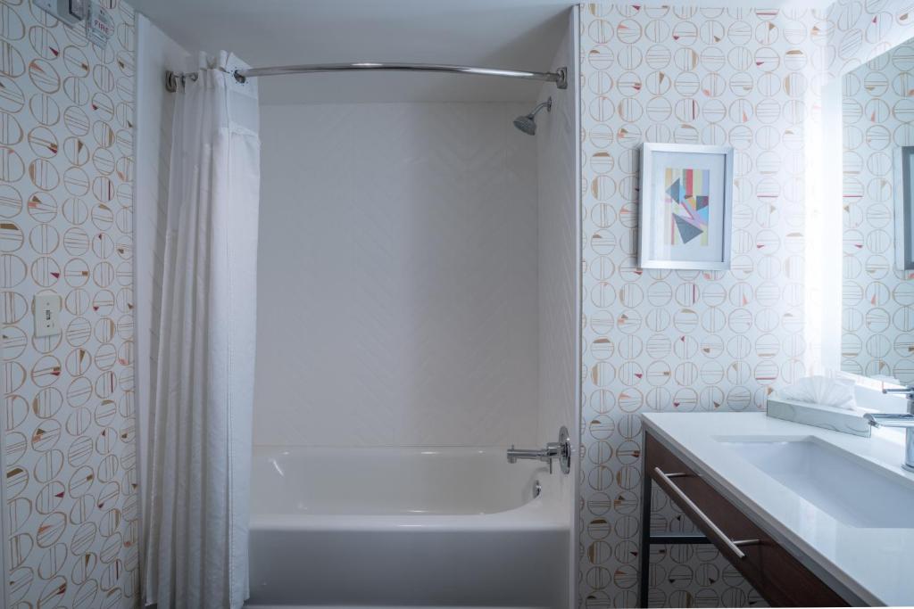 Holiday Inn Atlanta/Roswell, an IHG Hotel photo 2