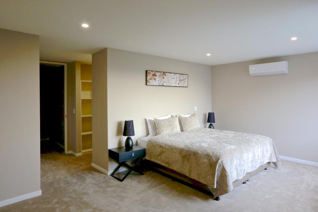 Golden Sun Apartment -Two bedrooms, Three bedrooms photo 2