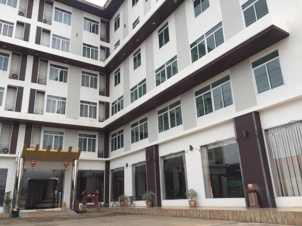 Leelawadee Grand Hotel photo 1