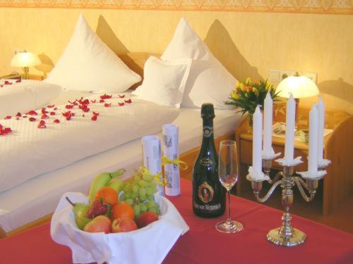 Land-gut-Hotel Räuber Lippoldskrug photo 4
