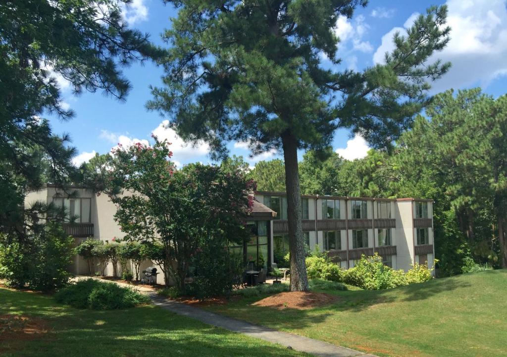 The Inn at Houndslake image