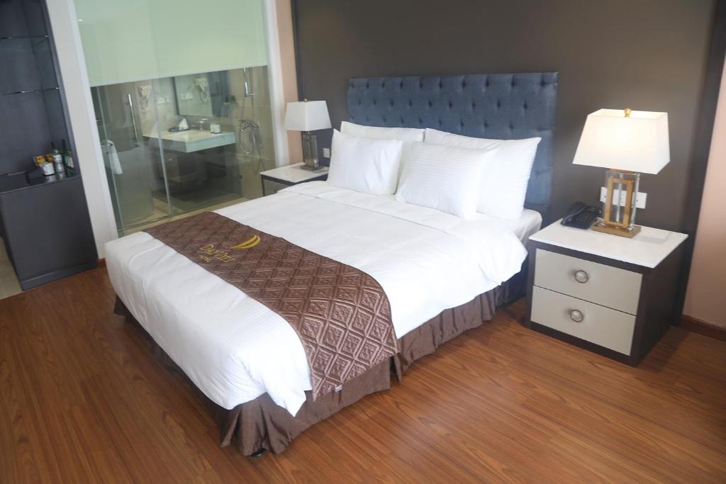 Dai Viet Hotel - Tap to explore photos