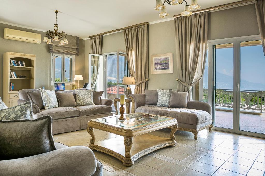 Hidden Gem Estate - Superior luxury villa large private pool stunning sea & mountain views 5 acres of lush gardens World class accommodation photo 2