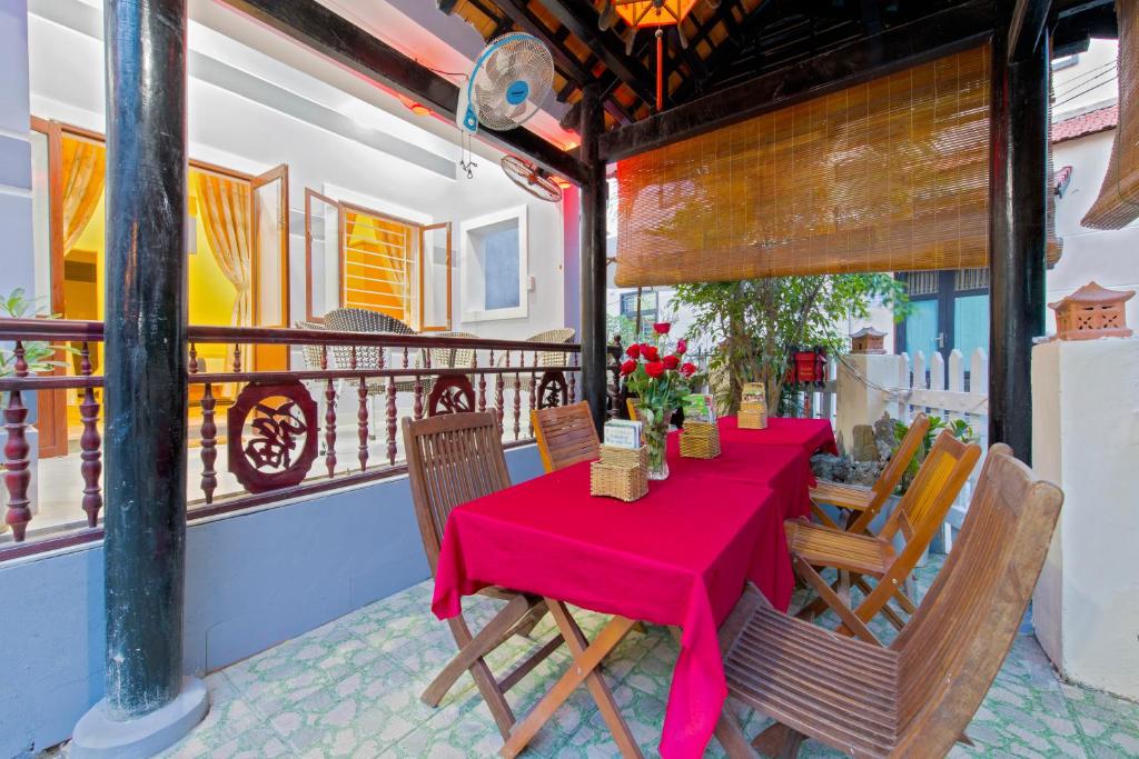 Bougain Villeas Homestay