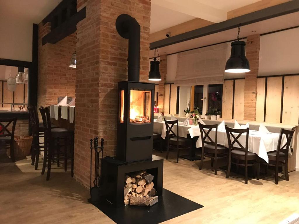 ZUM BAHNHÖFLE Restaurant & Hotel - Albbruck Am Rhein photo 4