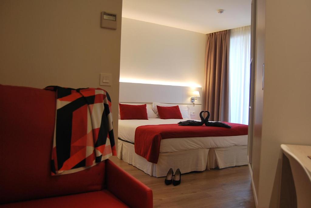 Hotel Pompaelo Plaza del Ayuntamiento & Spa photo 2
