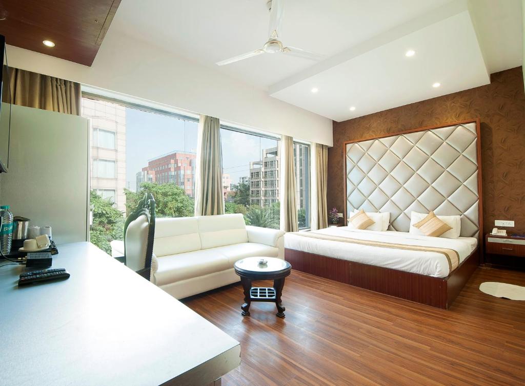 Двухместный (Двухместный номер «Премиум» с 1 кроватью), The Asian Suites-Huda City Centre