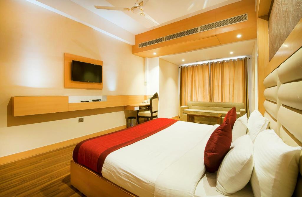 Трехместный (Трехместный номер «Премиум»), The Asian Suites-Huda City Centre