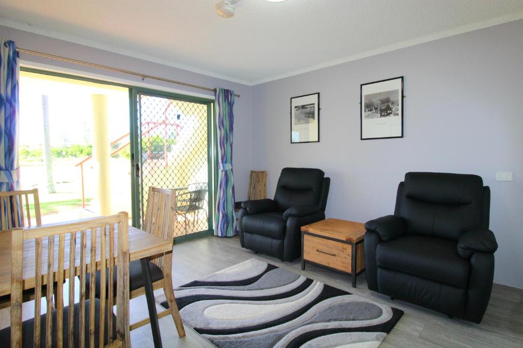 Beachfront 2, 25 Willow Street photo 4