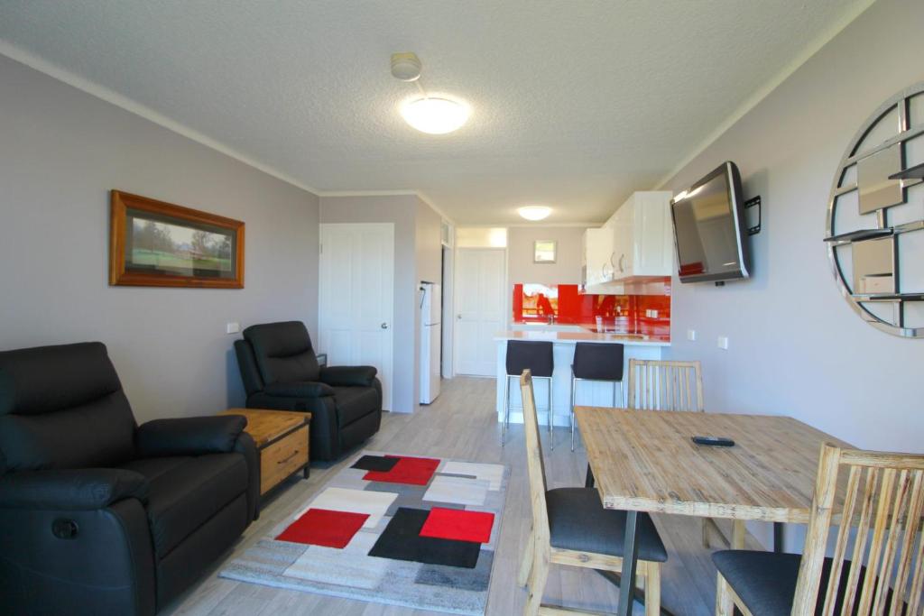 Beachfront 4, 25 Willow Street photo 4