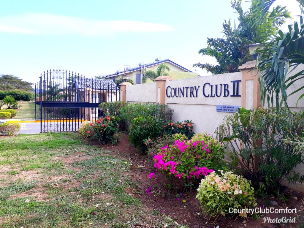 Country Club Comfort photo 1