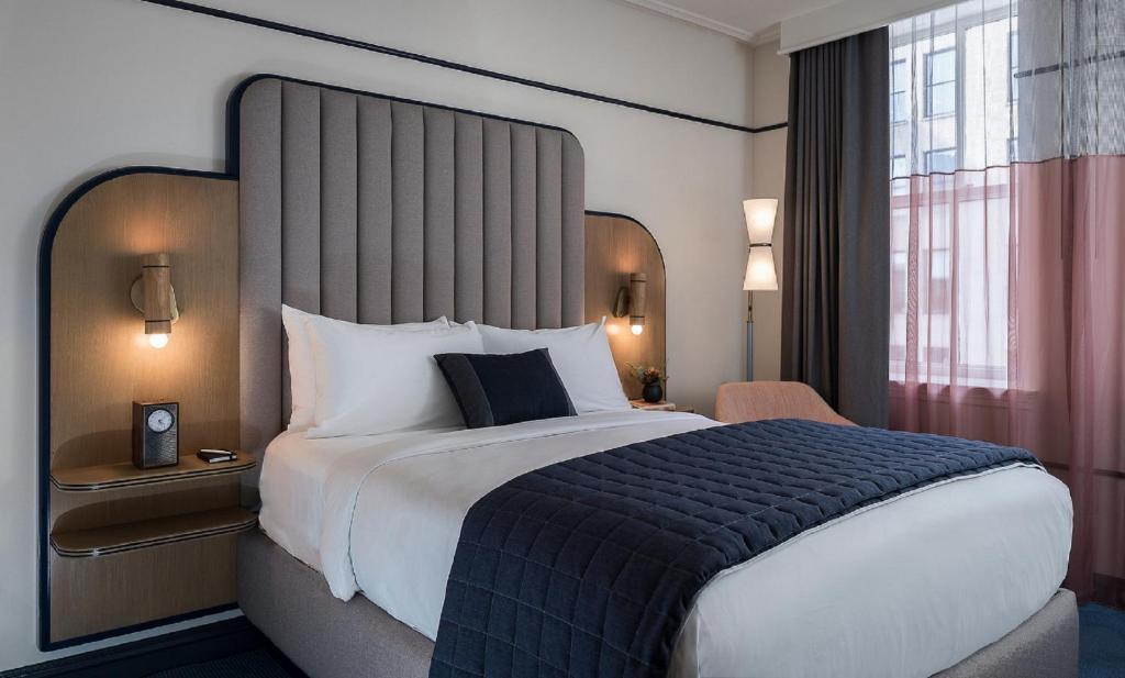 Hu. Hotel image