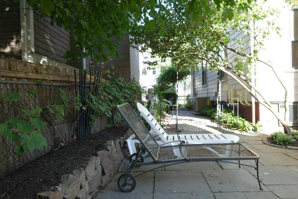 Luxury Harvard/MIT Victorian photo 3