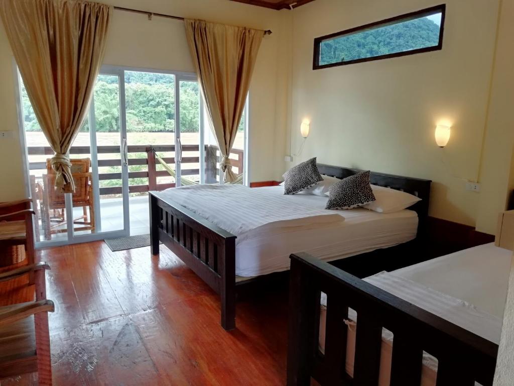 Riverview Bungalows & GH photo 1
