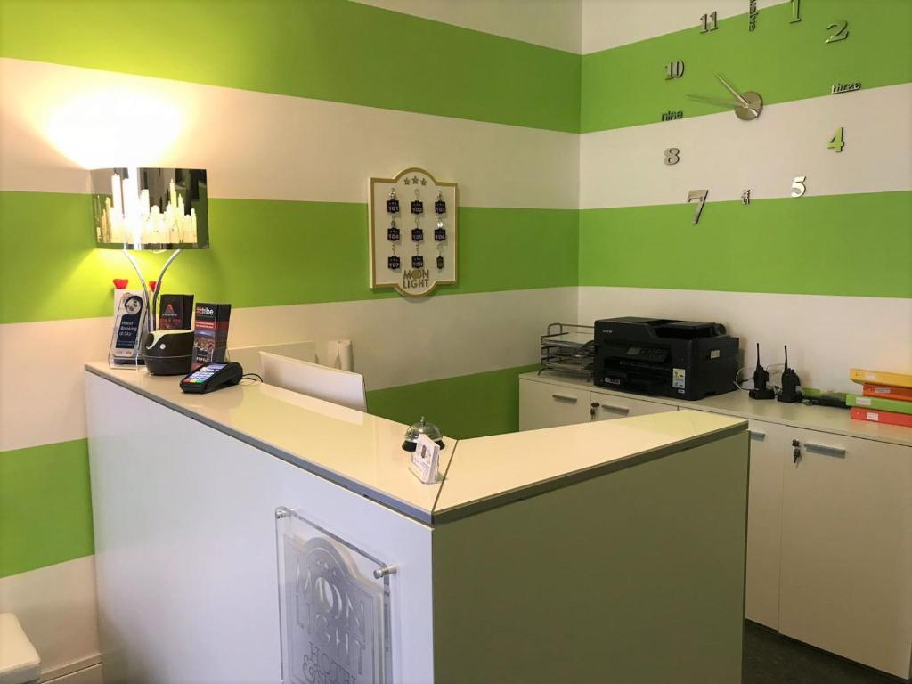 Moonlight Hotel&Suites photo 2