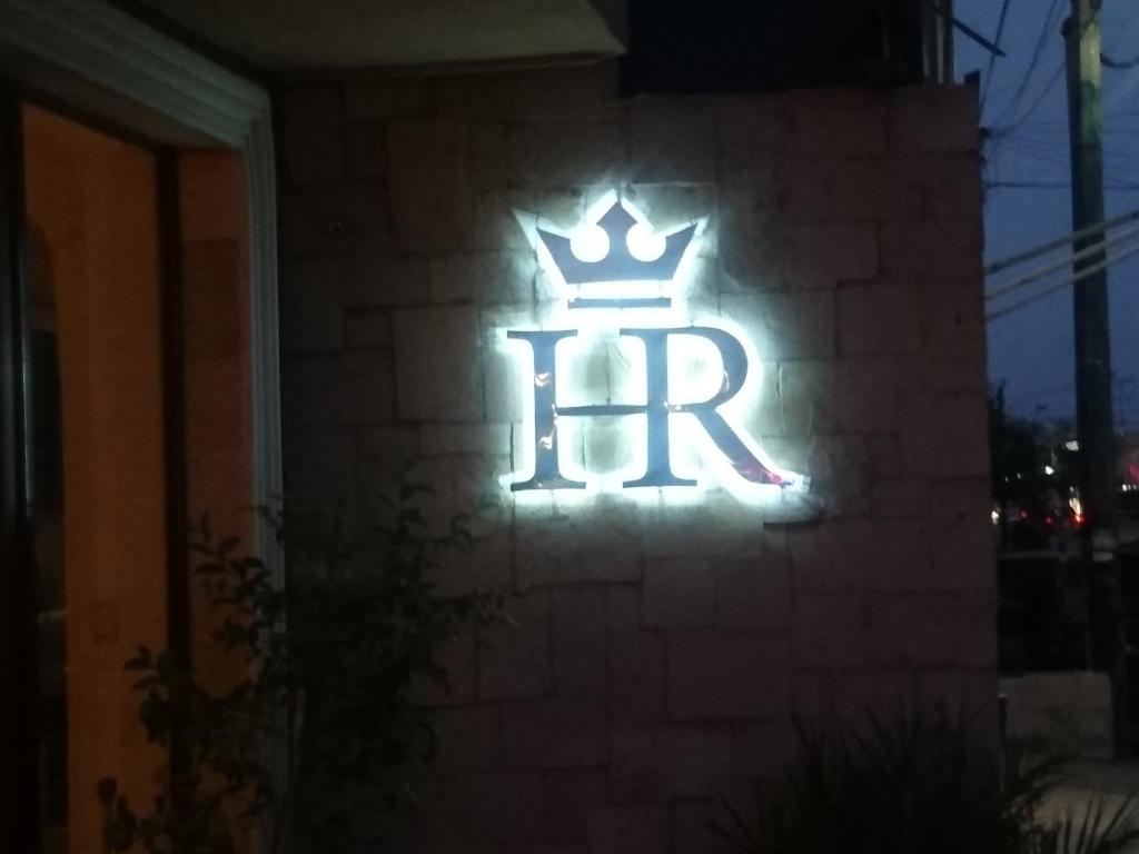 Hotel Royal Inn - Tap to explore photos