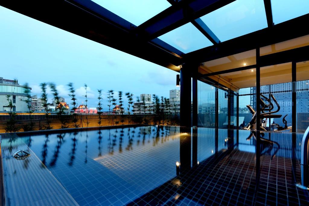 KUN Tour Hotel Feng Chai - Tap to explore photos