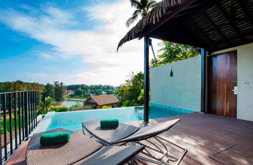 Вилла (Вилла «Гранд» с видом на бассейн), Курортный отель Sunsuri Phuket