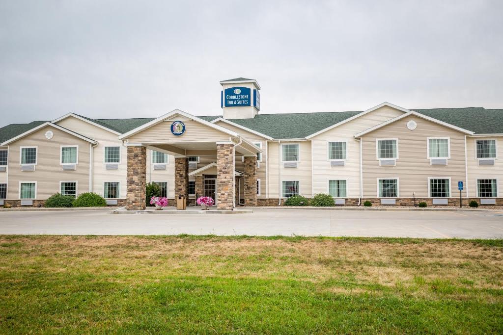 Cobblestone Inn & Suites - Winterset, IA image