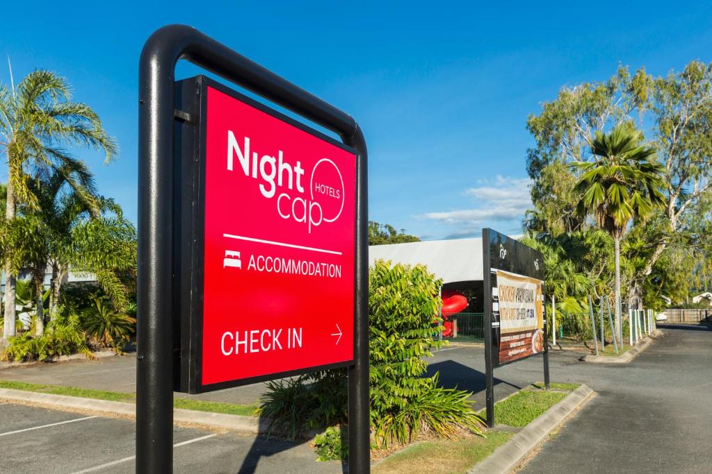 Nightcap at Edge Hill Tavern, Cairns