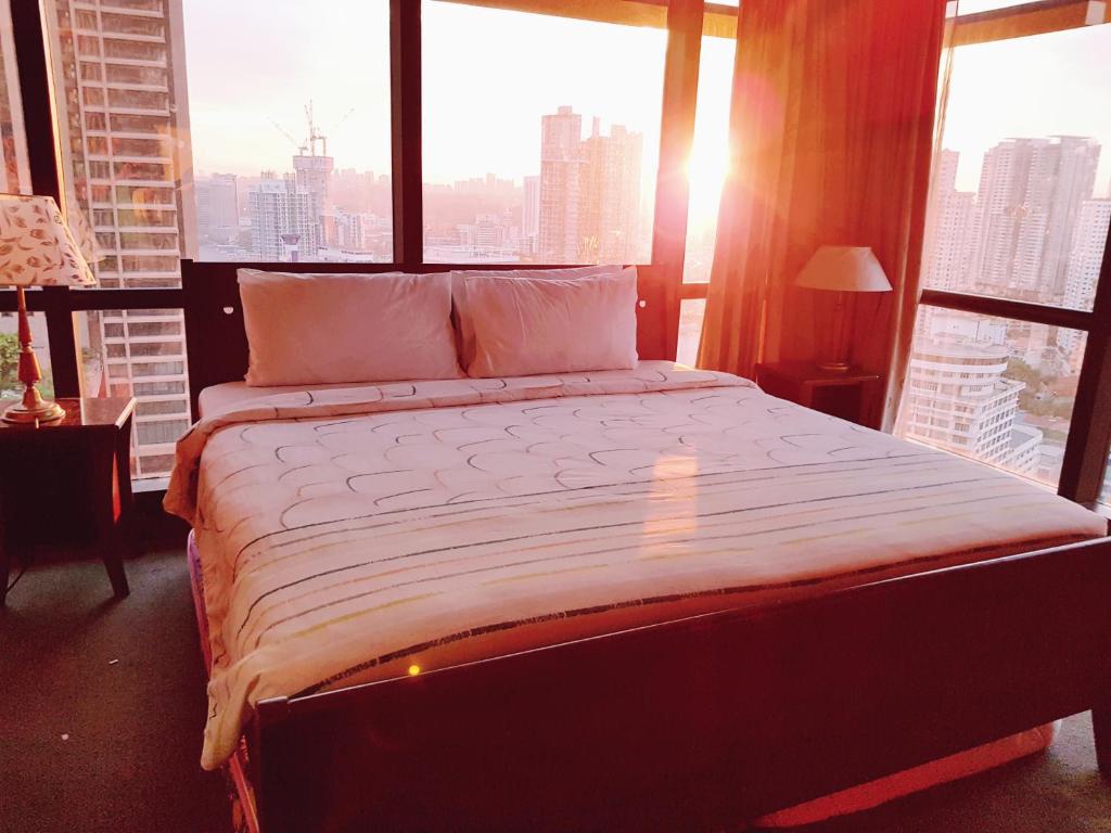 Апартаменты (Люкс с кроватью размера «king-size»), ALPHA Service Suite at Times Square K.L