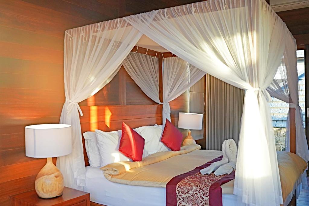 Сьюит (Люкс с кроватью размера «king-size» и балконом), Lebak Bali Residence