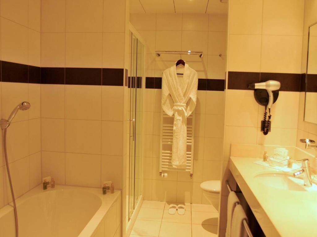 Двухместный (Представительский двухместный номер с 1 кроватью), Airport Hotel Basel - Convenient & Friendly