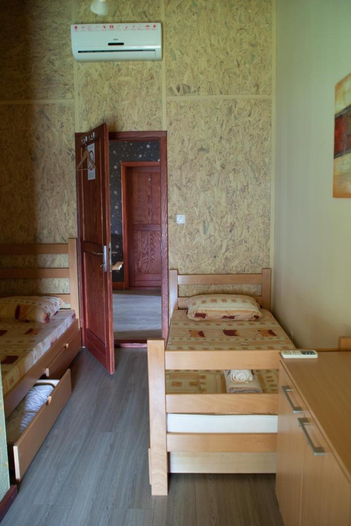 Двухместный (Двухместный номер с 2 отдельными кроватями), San Art Floating Hostel & Apartments