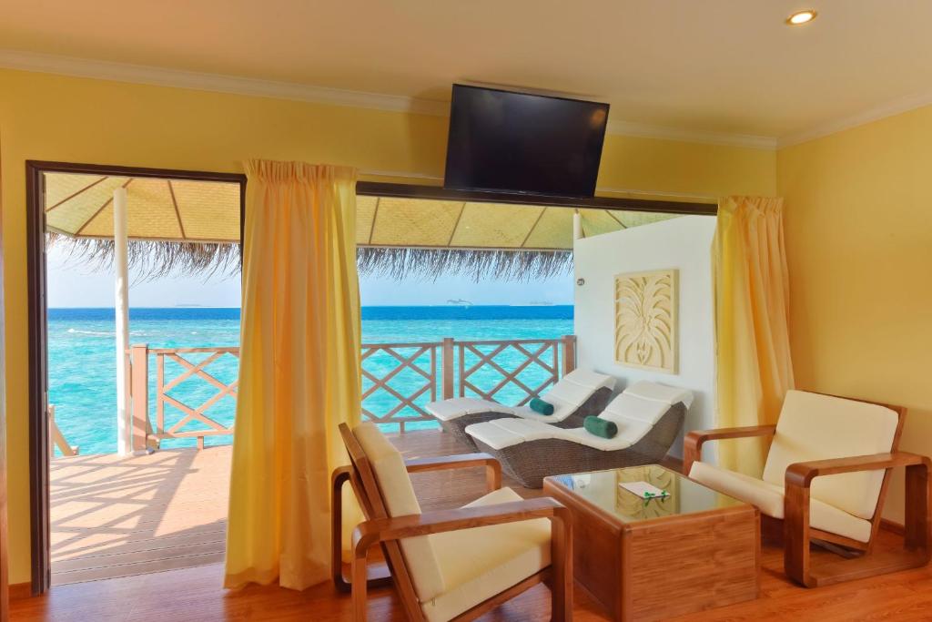 Dreamland Maldives Resort photo 4